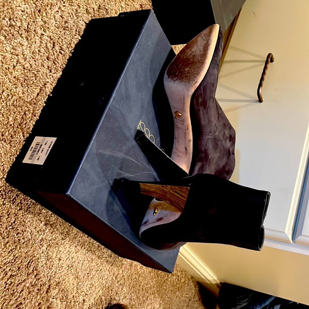 Sergio Rossi size 39 charcoal suede bootie